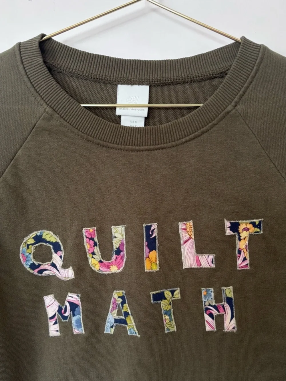 H&M| ‘Quilt Math’ Olive Green Comfy Cropped Sweatshirt w/Quilted Patches Sz S - Picture 4 of 4